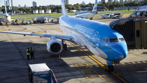 Milei firmará decreto para que Aerolíneas Argentinas pueda ser privatizada