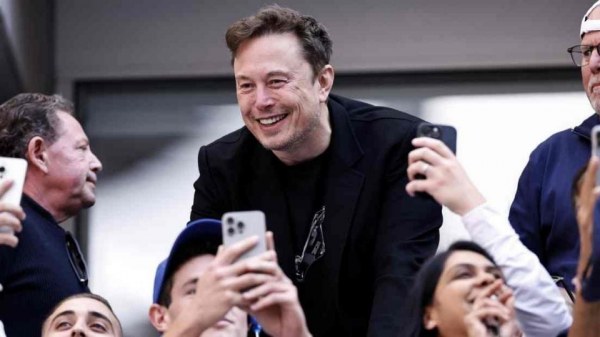 Trump confía en que Musk ahorrará billones en su administración a cargo del departamento de eficiencia que propone