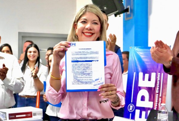 Se registra Daniela Álvarez con 6 mil 640 firmas para contender por el PAN Estatal