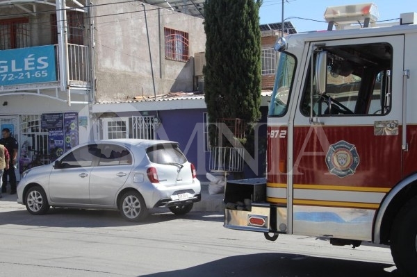 Explosión en vivienda deja a tres heridos, los trasladan al hospital