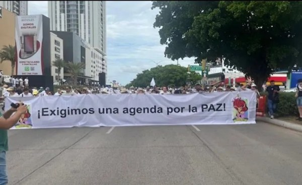 Culiacán marcha por la paz tras 20 días de violencia