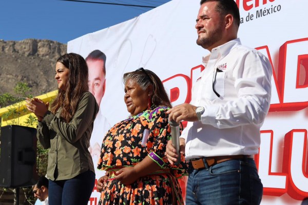 Preside Andrea Chávez la primera Feria del Pueblo en la Tarahumara