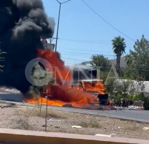 Sofocan Bomberos incendio en cabina de camión recolector de basura