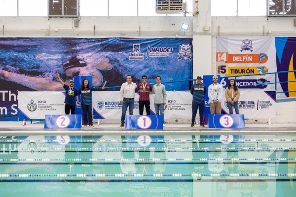 Jesús Valenciano premia a ganadores del triatlón en los Juegos Estatales CONADE 2025