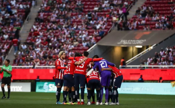 Chivas iniciará la Champions Cup en medio de una crisis