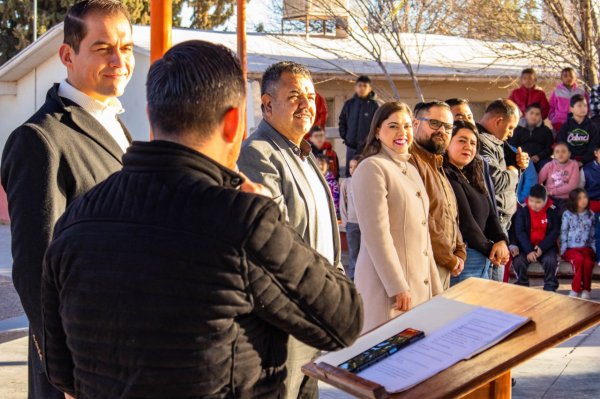 Encabeza Miriam Soto Honores a la Bandera en Primaria Abraham González en Lázaro Cárdenas