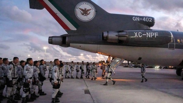 Llega primer avión con elementos de la Guardia Nacional a Ciudad Juárez