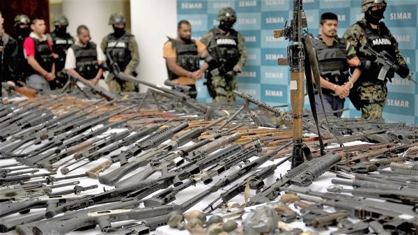 EU: tres décadas permitiendo tráfico de armas a México