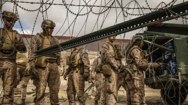 EU refuerza muro fronterizo en San Diego-Tijuana con alambre de púas y presencia militar