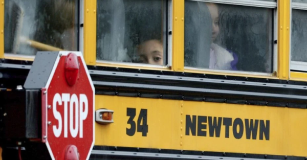 Suspenden a conductor de autobús escolar en Estados Unidos por prohibir a los niños hablar español