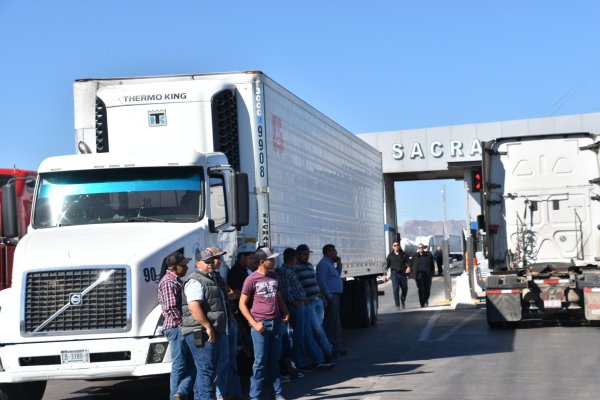 Transportistas de Amotac toman caseta de Sacramento; denuncian infracciones ficticias y extorsión de Transportes