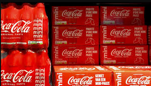 Coca-Cola detecta contaminación en su producción y retira bebidas en mercados europeos