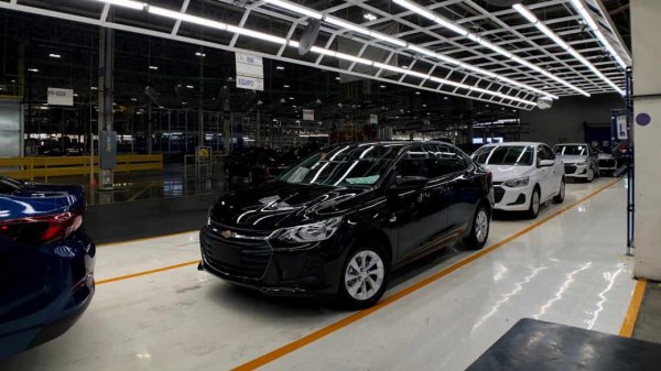 Exportaciones de autos hechos en México bajaron 13.74% en enero pese a alza en la producción