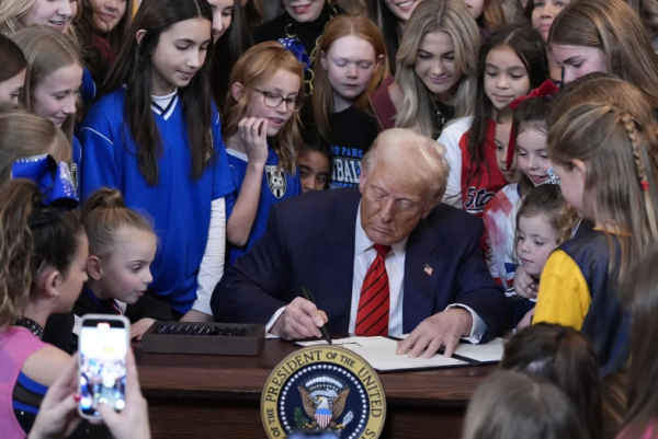 El organismo del boxeo denuncia al COI por orden de Trump sobre atletas transgénero