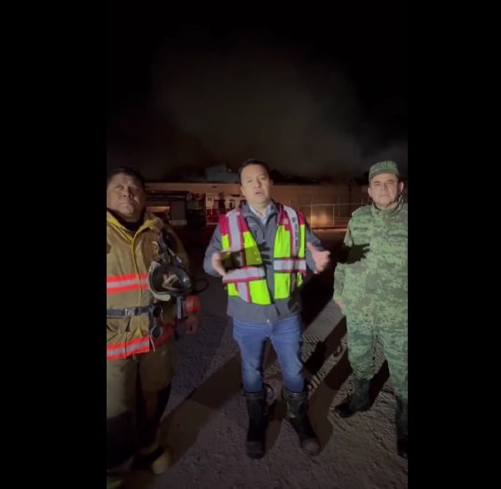 Controlado incendio en Walmart Delicias; no hubo heridos ni pérdidas humanas