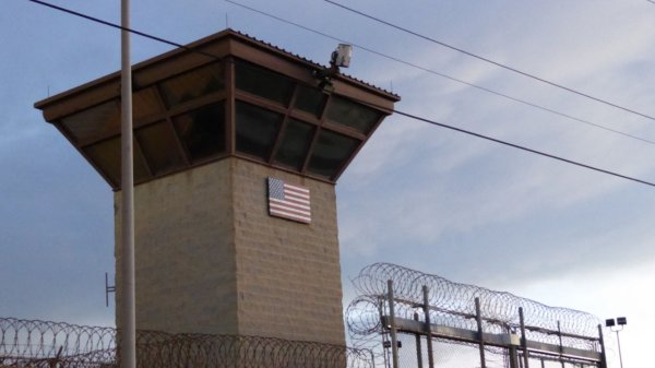 Grupos demandan al gobierno de Trump para pedir acceso a migrantes en Guantánamo