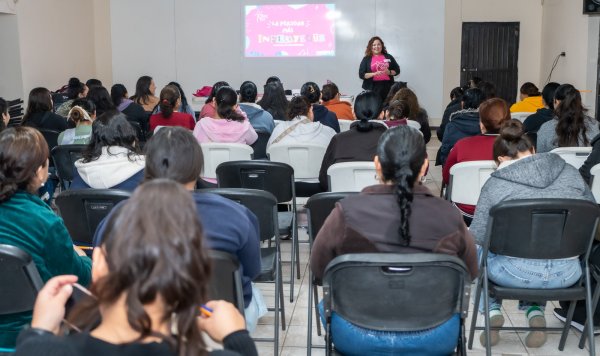 Imparte SEECH capacitaciones para madres de alumnos con discapacidad