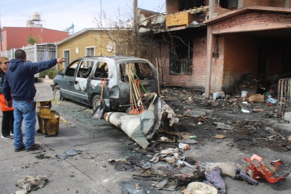 Retira Gobierno Municipal ocho toneladas de basura en vivienda siniestrada en la colonia Tierra y Libertad