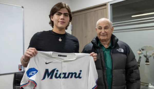 El mexicano Juan Franco Alva, pelotero de Sultanes, firma a los 18 años como prospecto de los Miami Marlins