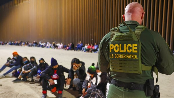 Administración de Trump planea restablecer el polémico Título 42 para expulsar migrantes