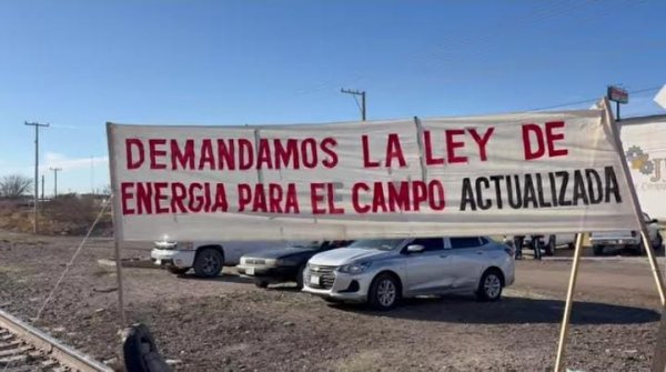 Agricultores toman vías del tren en Jiménez y Delicias; exigen atención de la Federación