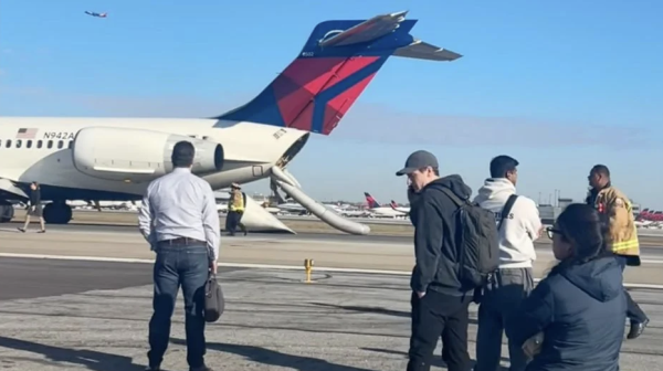 Avión de Delta registra nube de humo al interior en pleno vuelo y debe volver a Atlanta para evacuar a los pasajeros