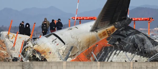 Extraen datos de la caja negra del avión de Jeju Air