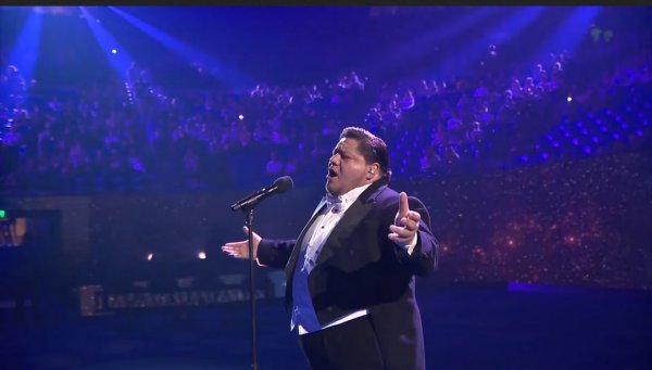 El tenor mexicano Diego Torre gana premio anual de ópera 2024