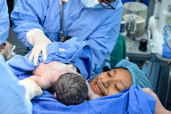 El primer bebé del 2025 nació en un hospital del IMSS en Naucalpan