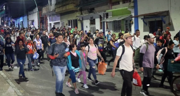 La primera caravana migrante del año parte de Tapachula hacia Estados Unidos