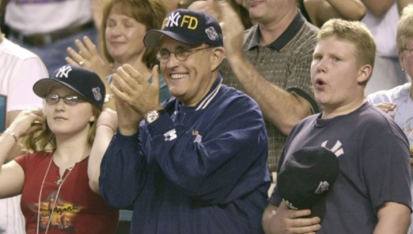 Rudy Giuliani, exalcalde de Nueva York, intenta salvar sus anillos de los Yankees campeones de la Serie Mundial tras ser condenado por difamación