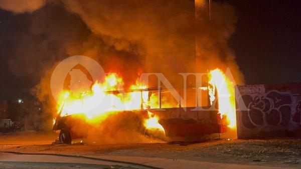 Arde camión en la Nogales