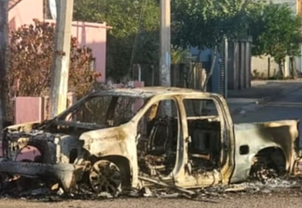 Balacera de cinco horas en Sinaloa se salda con autos quemados; se desconoce número de muertos