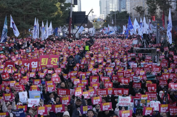 Fiscales de Corea del Sur solicitan al presidente en funciones que ordene cumplir la detención de Yoon Suk Yeol