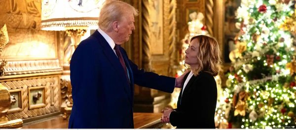 Giorgia Meloni realiza una visita sorpresa a Donald Trump