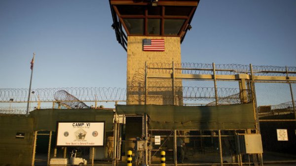 El Pentágono envía a 11 presos de Guantánamo a Omán