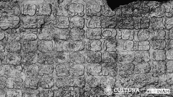 Descubren en Quintana Roo un texto glífico maya en la Zona Arqueológica de Cobá