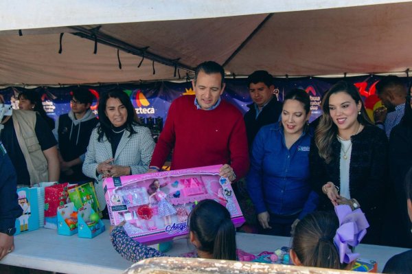 Entregan alcalde Bonilla y TV Azteca juguetes a niñas y niños