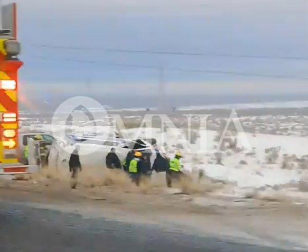 Vuelca camioneta del DIF en carretera a Juárez; 6 heridos