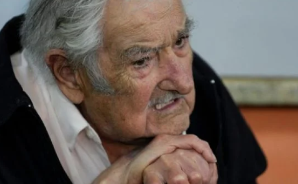 Mujica anuncia la extensión del cáncer, que no seguirá con el tratamiento y pide morir 