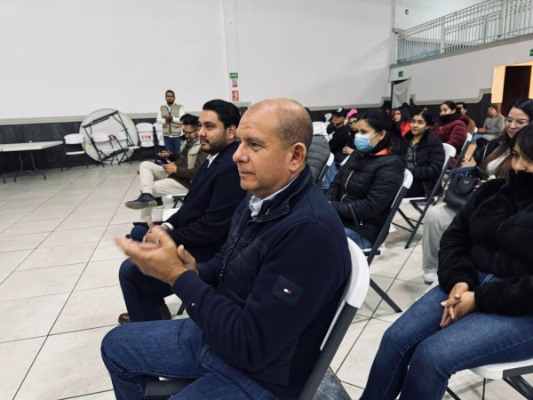 Destaca Cuauhtémoc Estrada beneficios de programas de Bienestar durante entrega de tarjetas en Camargo y Jiménez