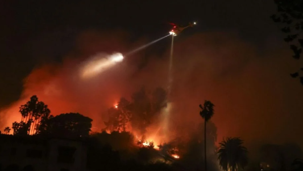 Nuevo incendio en el norte de Los Ángeles afecta a miles de personas agrava la ola de siniestros en la ciudad