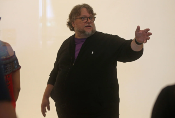 Tunden a Guillermo del Toro por elogiar a “Emilia Pérez”