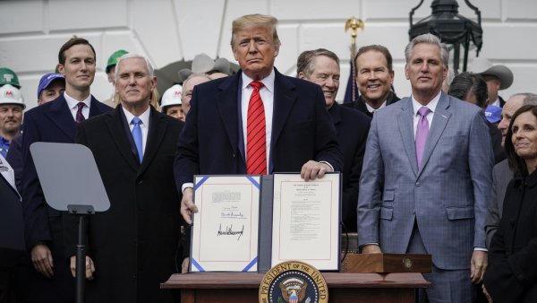 Bloomberg: Canadá prepara un plan de represalia si Trump inicia una guerra comercial