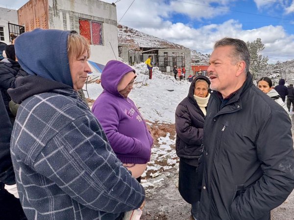 Entrega Mario Vázquez apoyos para mitigar frío de las familias al sur de la capital