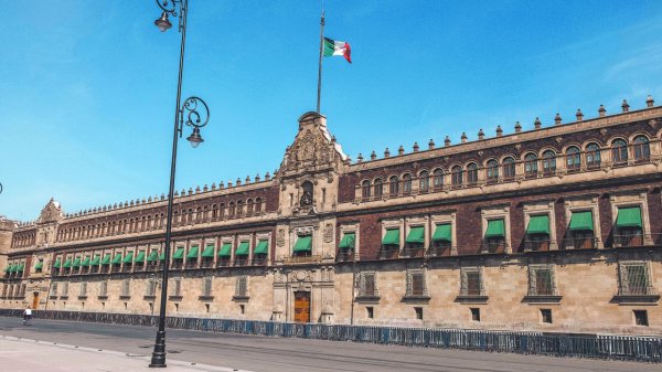 10 Riesgos políticos que ensombrecen el panorama económico de México en 2025: Integralia