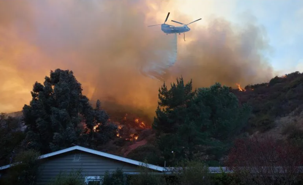 Incendios en Los Ángeles dejan 11 muertos, 13 desaparecidos y miles de evacuados