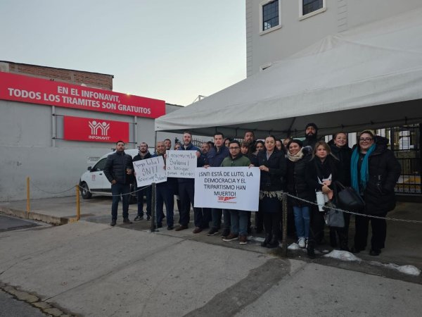 Protestan trabajadores del Infonavit contra la reforma al Instituto y omisiones al cumplimiento del Contrato Colectivo