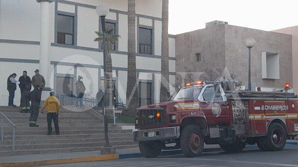 Desalojan instalaciones de FGE; bomberos realizan inspección