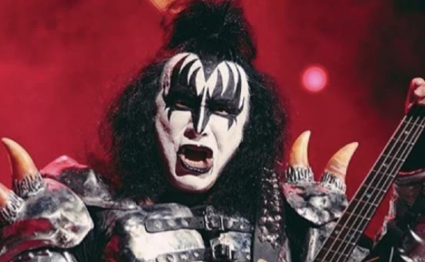 Gene Simmons de Kiss agradece a Sheinbaum por enviar apoyo contra incendios en Los Ángeles